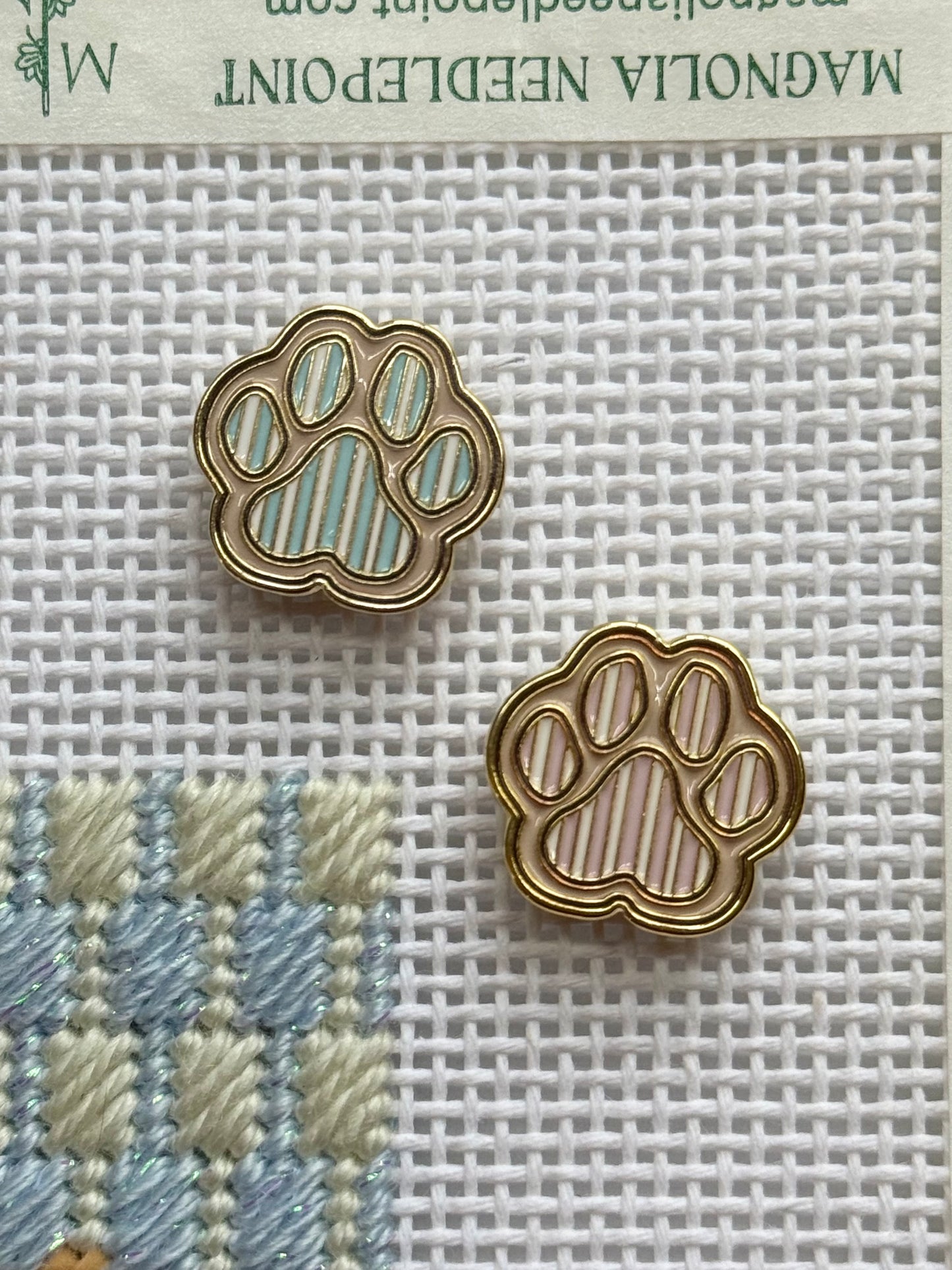 Striped Paw Needle Minder